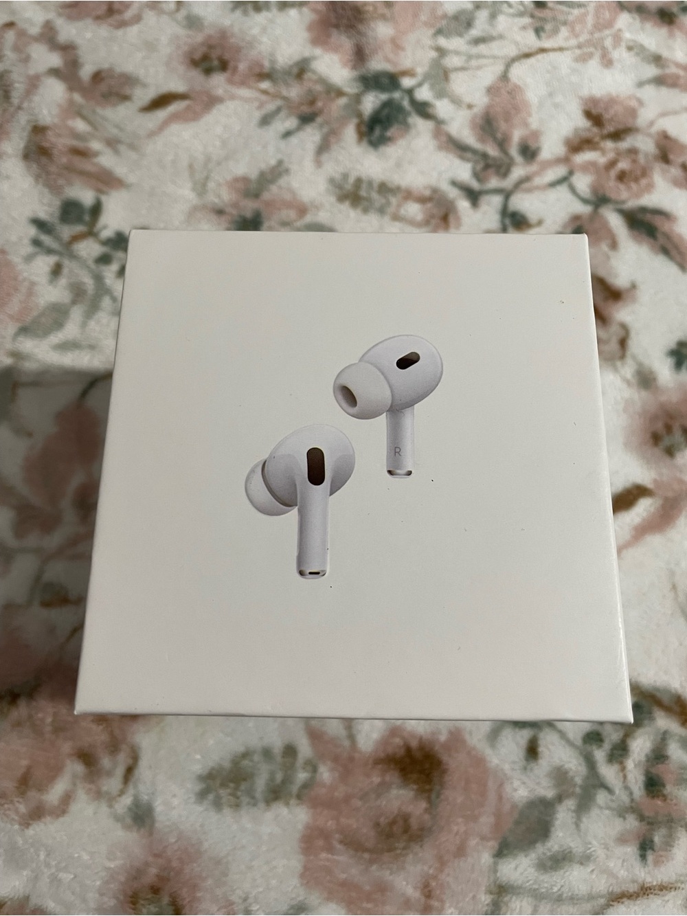 Wireless In‑Ear Earbuds in White - True Wireless Stereo